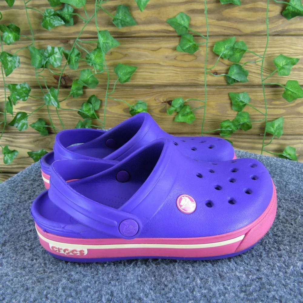 CROCS clog girl